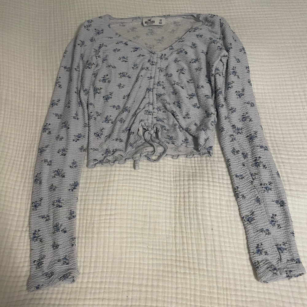 Waffle texture chinches baby blue floral long sleeve hollister